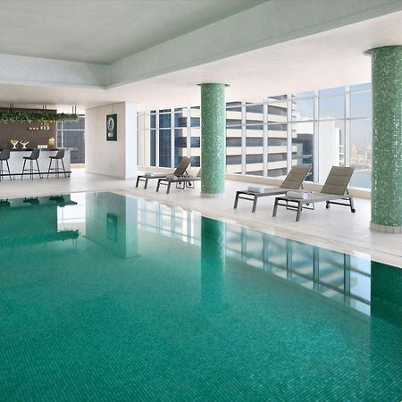 Element By Westin West Bay Doha酒店 外观 照片 The swimming pool at the hotel