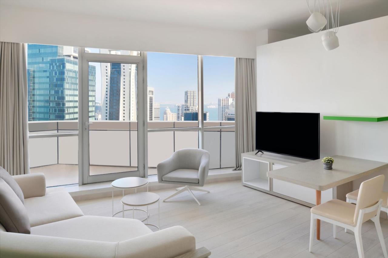 Element By Westin West Bay Doha酒店 外观 照片 A living room in a condominium