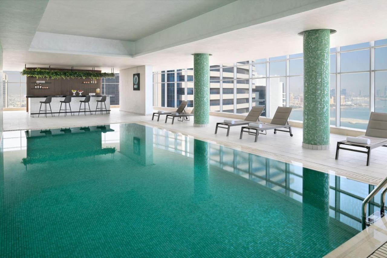 Element By Westin West Bay Doha酒店 外观 照片 The swimming pool at the hotel