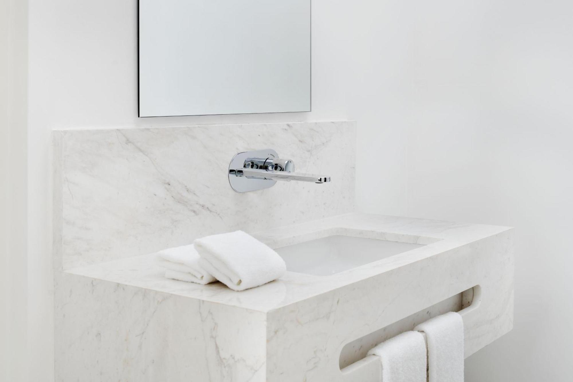 Element By Westin West Bay Doha酒店 外观 照片 A wall mounted tap